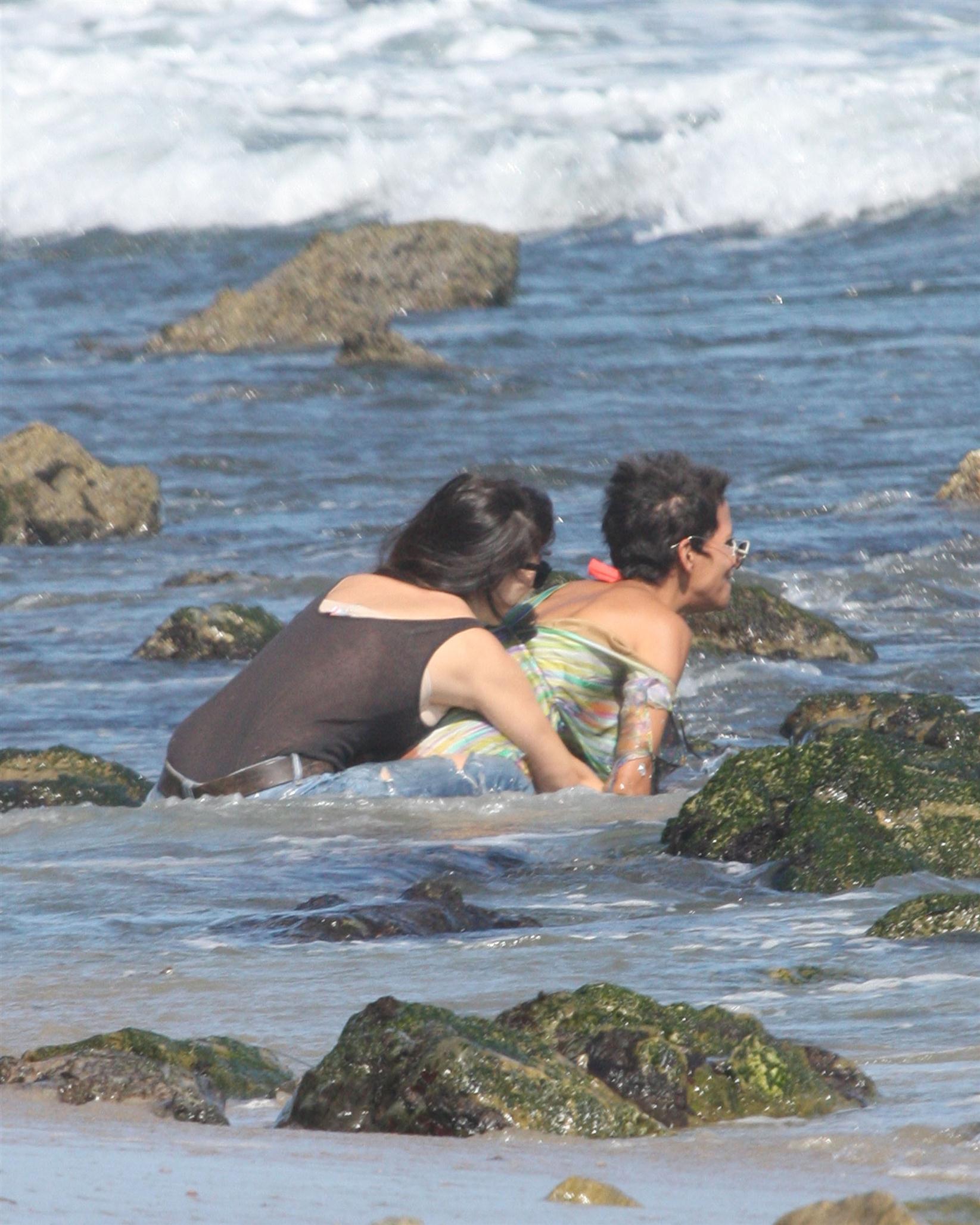 Halle Berry spends her 45th birthday on Malibu Beach photos | Picture 59737